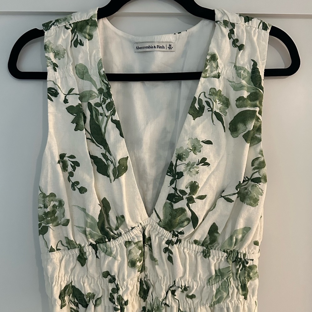 A&F Linen Floral V Neck Cropped Shirt
